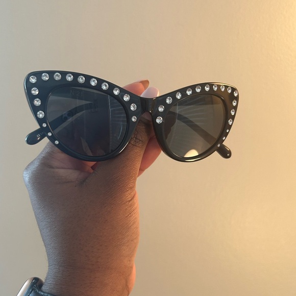Black Cat Eye Sunnies - Picture 1 of 6